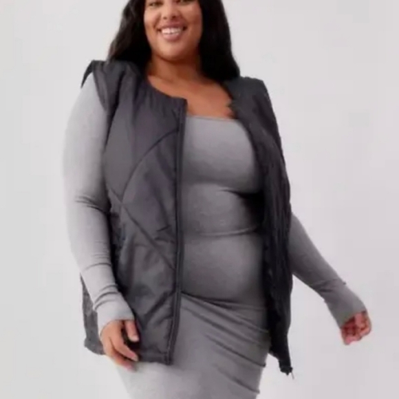 Socialite Women's Black Quilted Vest Size Plus NWT - Picture 2 of 11